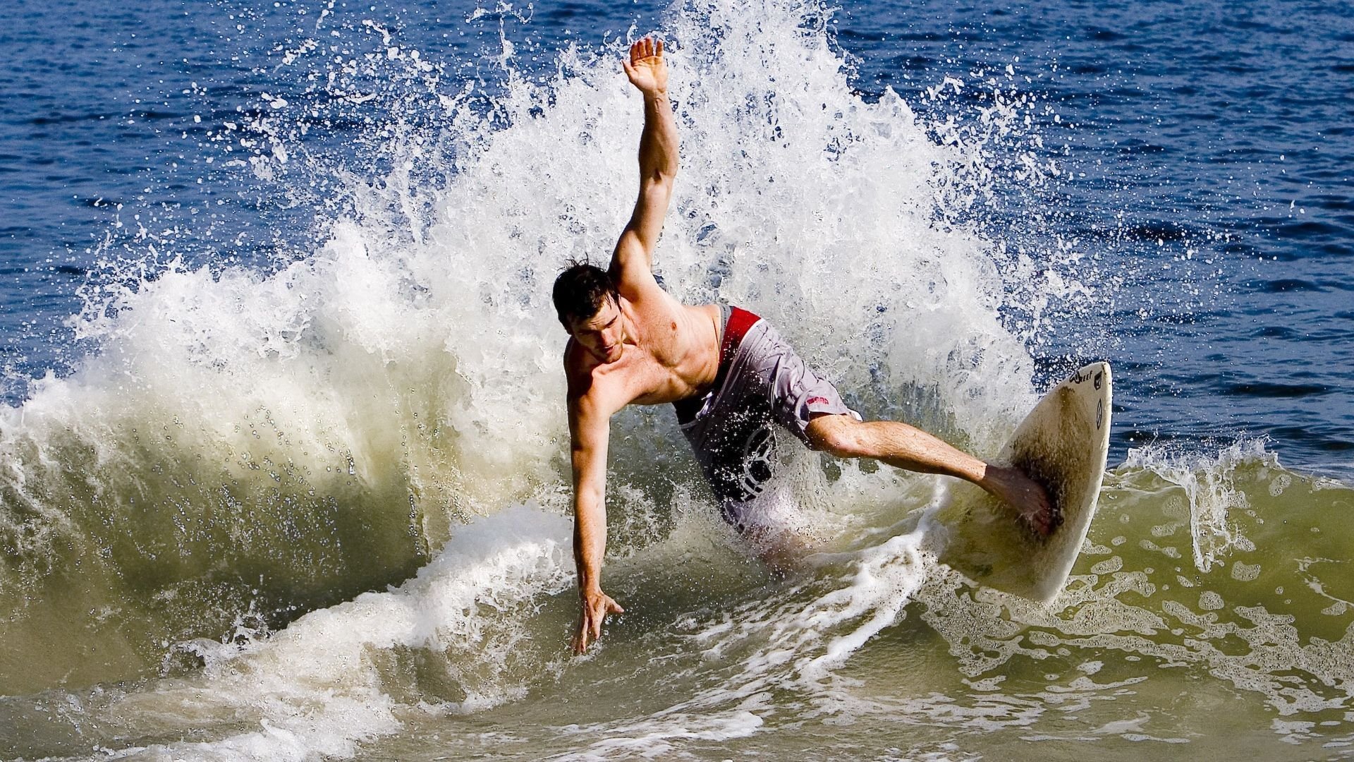 MILAN体育APP下载入口官网-世界舵手锦标赛,东道主表现出色,不断冲击纪录,舵手百科